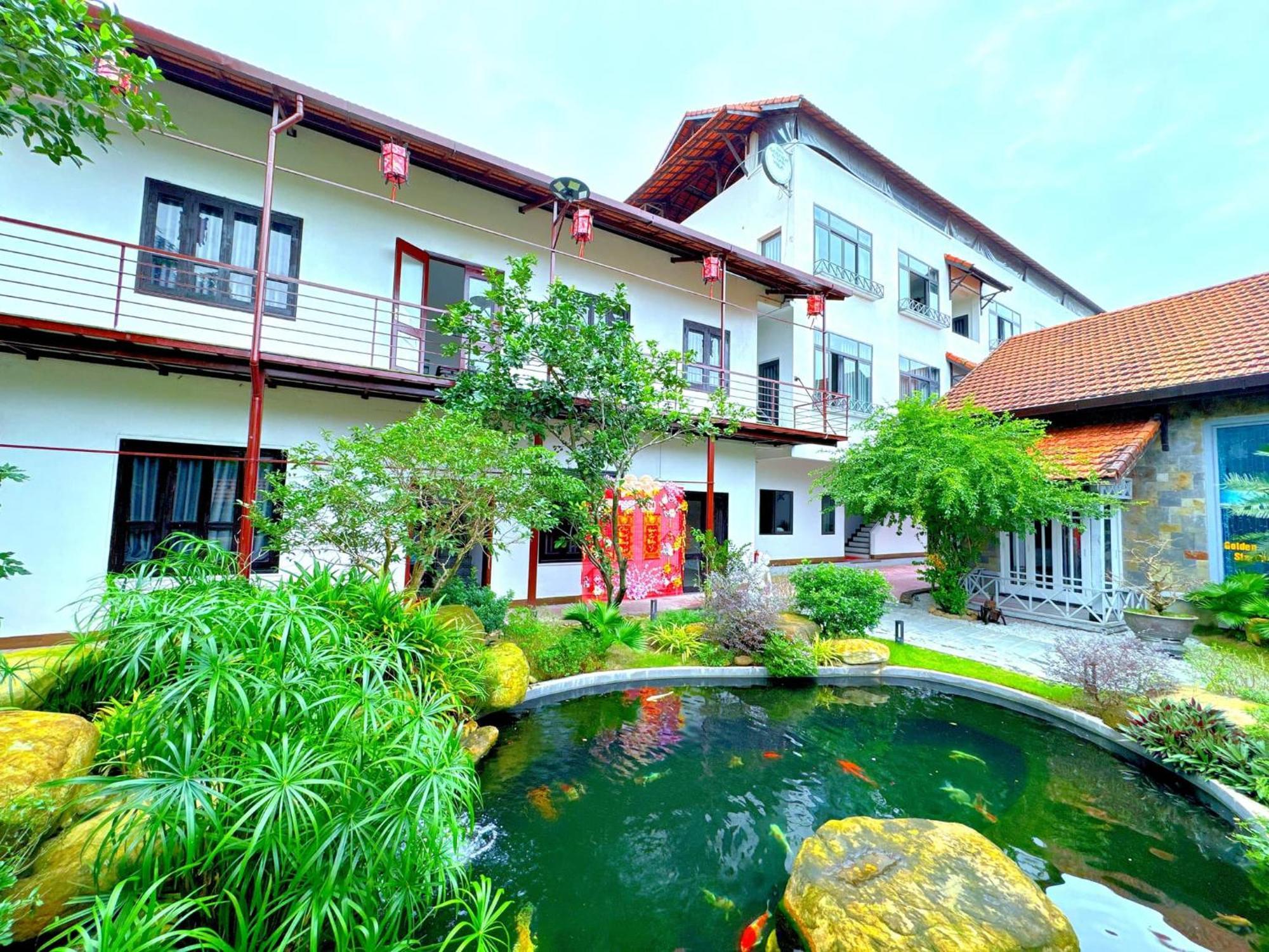 Golden Star Aparthotel